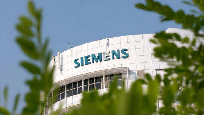 discover how siemens is revolutionizing its approach with digital transformation, integrating innovative technologies to optimize its processes, improve operational efficiency, and meet the challenges of the modern market.