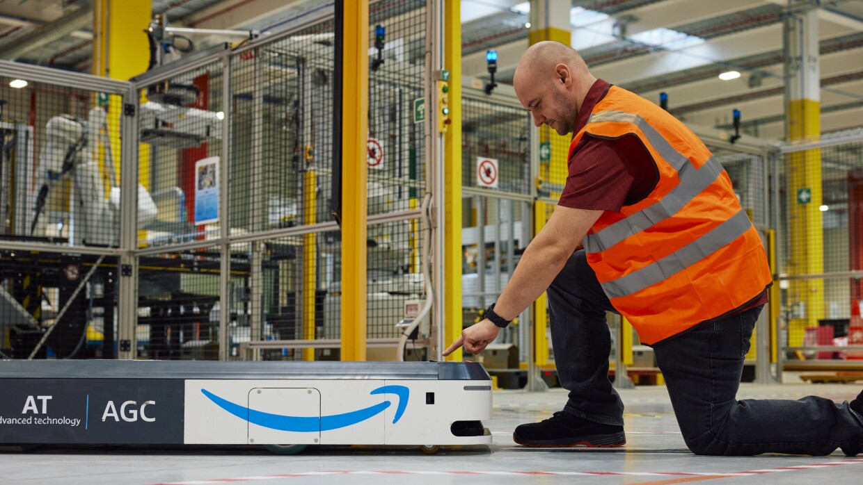 découvrez comment amazon révolutionne l'efficacité opérationnelle grâce à l'automatisation, optimisant ainsi ses processus logistiques et de service client, tout en améliorant l'expérience d'achat en ligne.