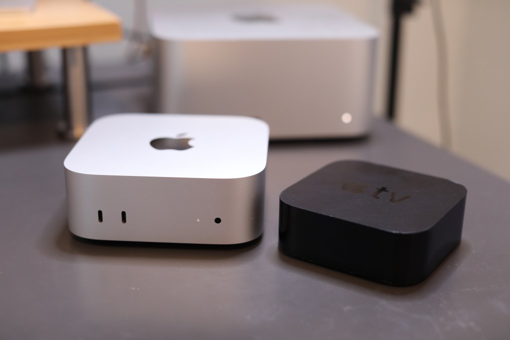 découvrez le mac mini m4 pro, une puissance compacte conçue pour les professionnels et les créateurs. profitez de performances inégalées, d'une connectivité avancée et d'un design élégant pour stimuler votre créativité et optimiser votre productivité.